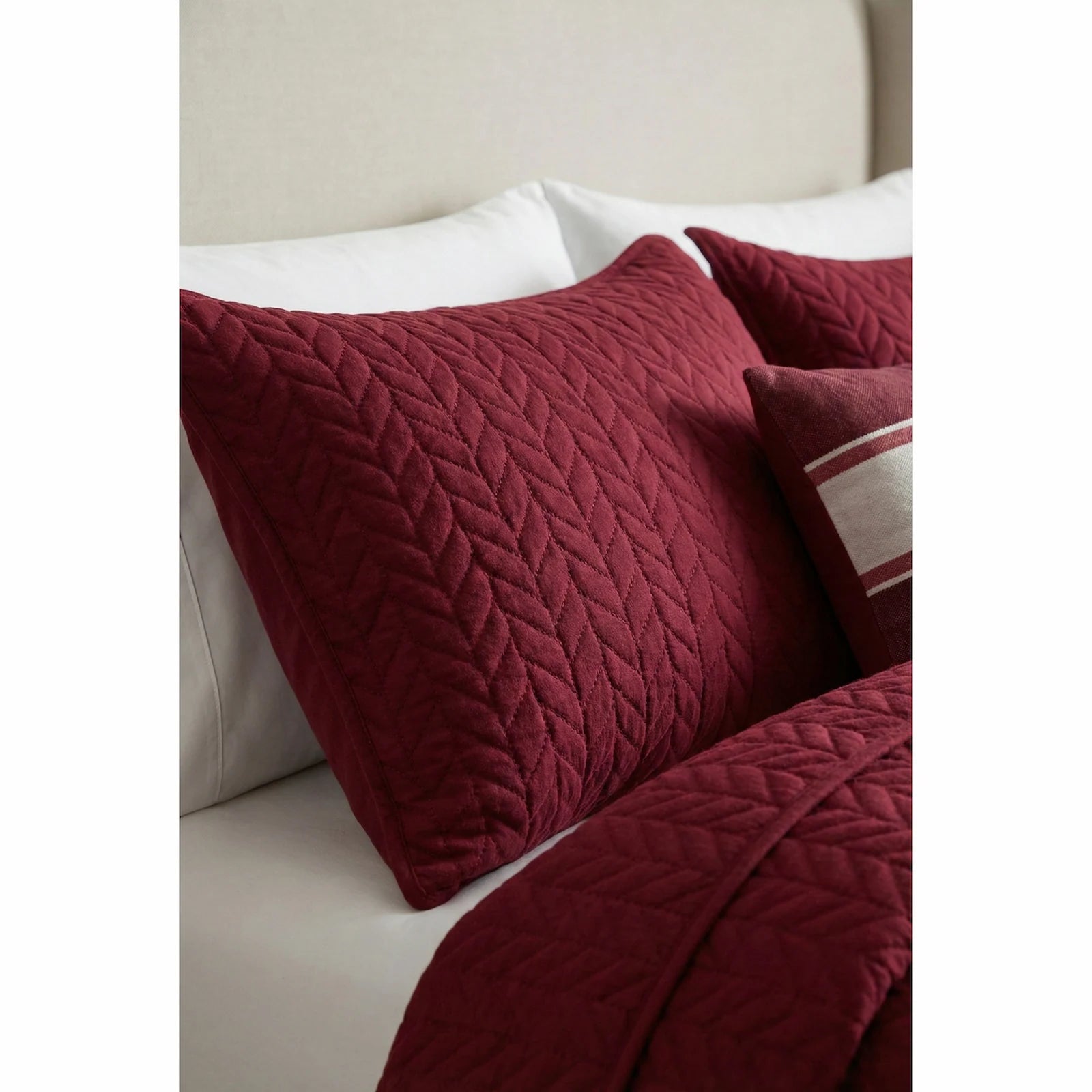 LuxeCotton Imperial Burgungy Bedspread with Pillow Covers
