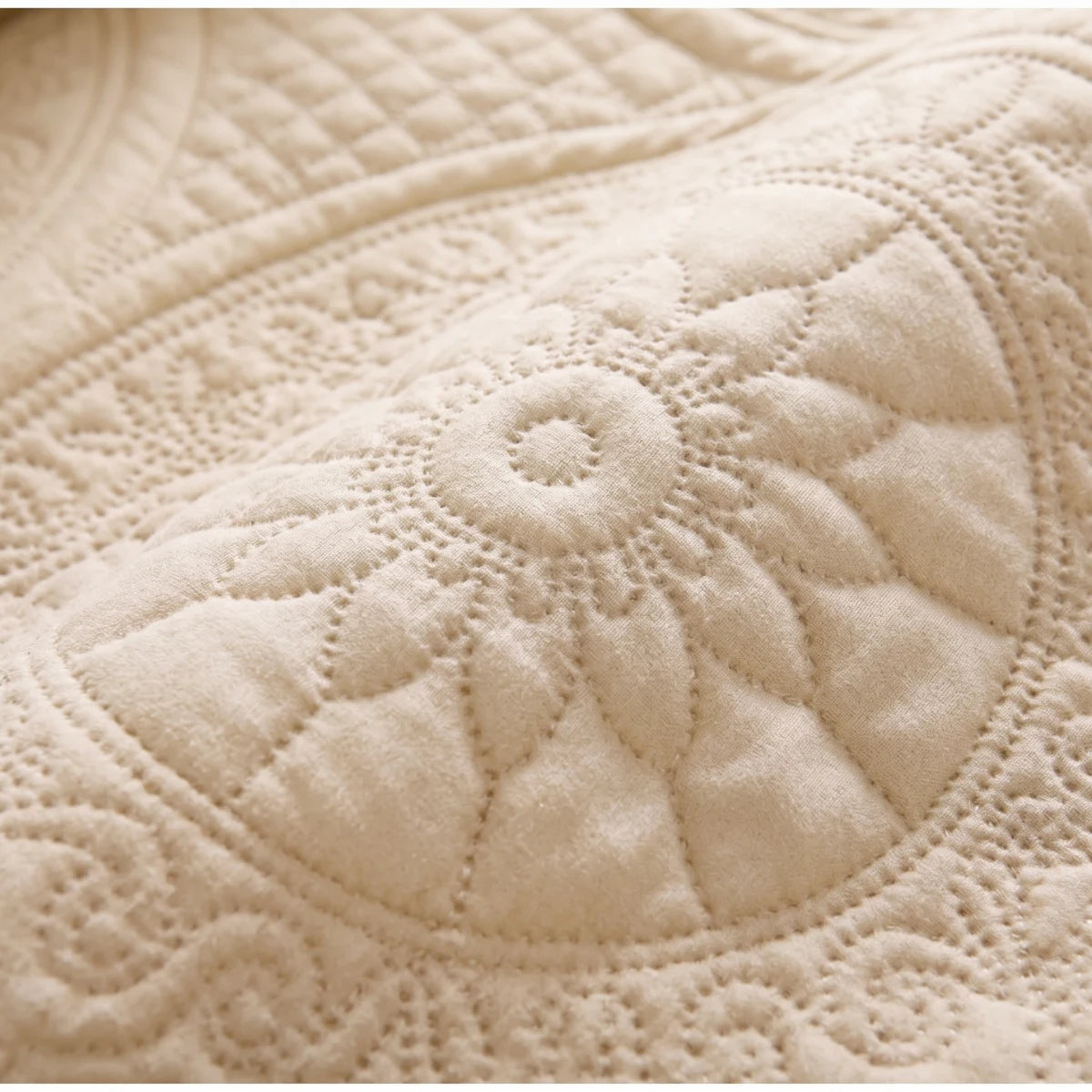 LuxeCotton Cashmere Cream Medallion Quilt Bedspread – Close-up of Embossed Quilting Detail